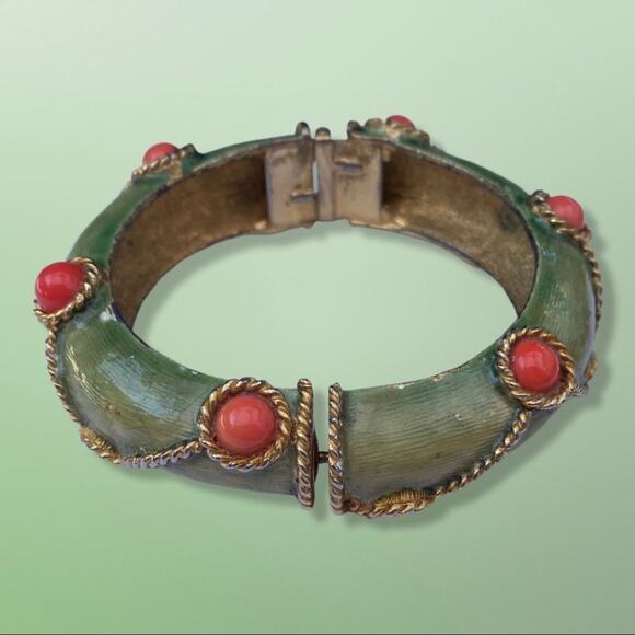 KJL Coral Glass & Green Enamel Mongul Clamper Bracelet c. 1960’s - Picture 2 of 7